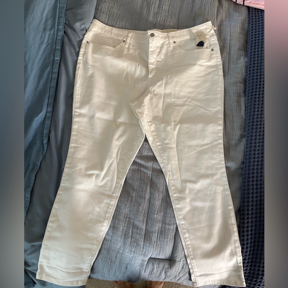Universal Thread high rise white crop jean